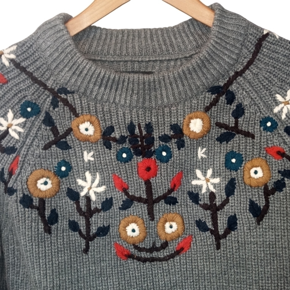 Zara Embroidered Handknit Floral Chunky Knit Sweater Gray Size Medium - Picture 4 of 12